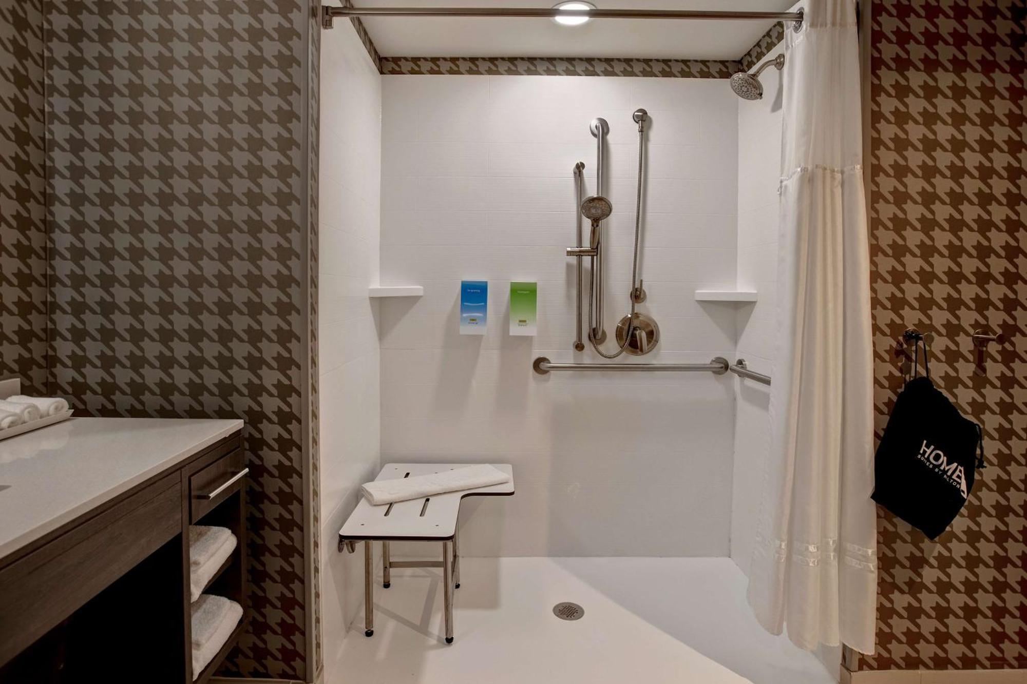Home2 By Hilton Hamburg 3*